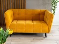 Sofa wypoczynkowa Castello Velvet 2 curry / wenge w salonie
